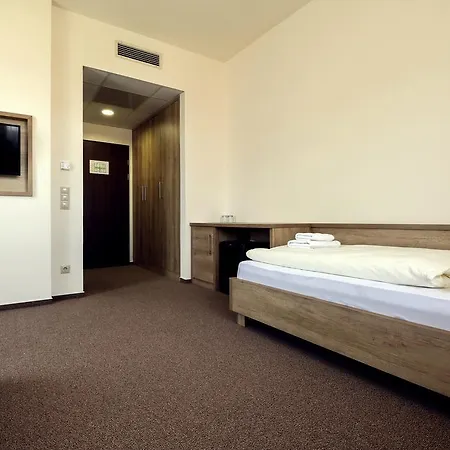 Ipari Park Panzio 4* سولنوك