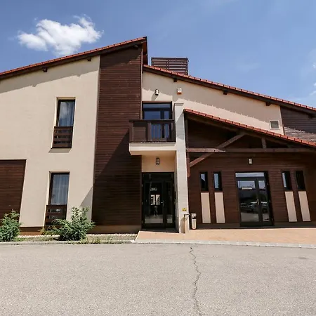 بيت ضيافة Ipari Park Panzio 4*