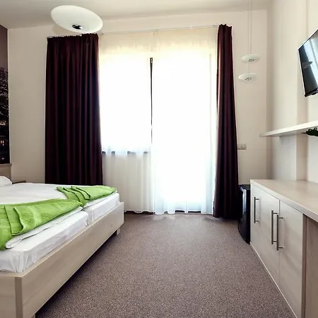 بيت ضيافة Ipari Park Panzio 4*