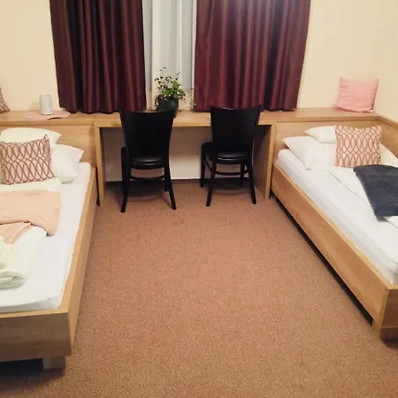 بيت ضيافة Ipari Park Panzio 4*